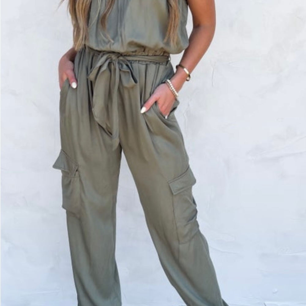 ⭐️⭐️⭐️⭐️⭐️olive strapless cargo jumpsuit 🔥🔥🔥 - Picture 2 of 7